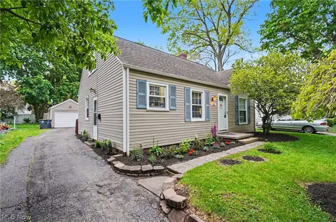 131 Sheldon Dr, Akron, OH 44313