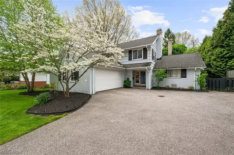 23706 Wimbledon Rd, Shaker Heights, OH 44122
