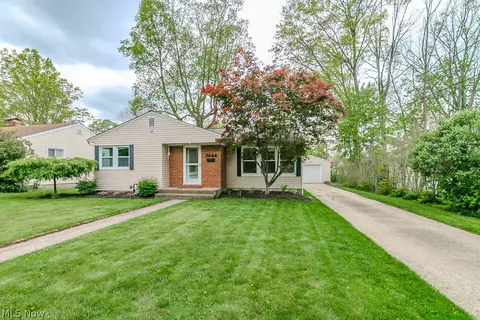7444 Rockingham Rd, Mentor, OH 44060