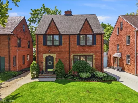 3854 Meadowbrook Blvd, University Heights, OH 44118
