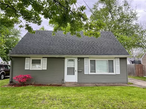 633 Blossom Dr, Lorain, OH 44052