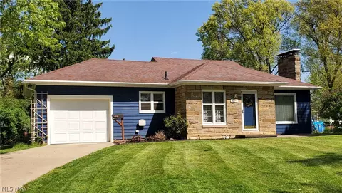 1794 Lilly Ln, Alliance, OH 44601