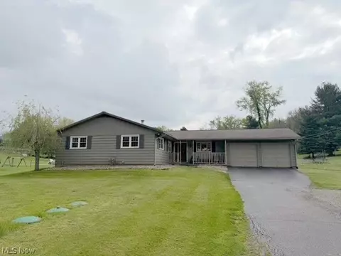 2431 Pleasant Valley Rd NE, New Philadelphia, OH 44663