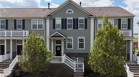 6144 N Pointe Dr, Pepper Pike, OH 44124