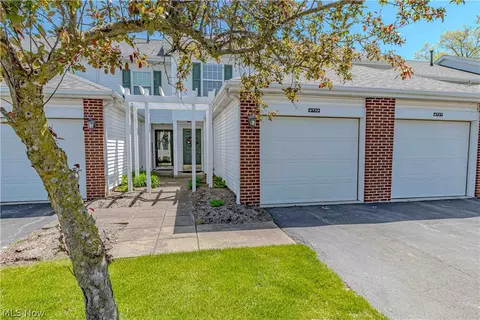 6735 Columbine Ct, Middleburg Heights, OH 44130