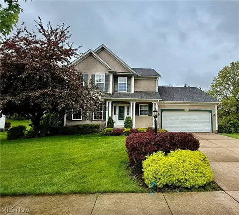 3076 Ravineview Cir, Stow, OH 44224