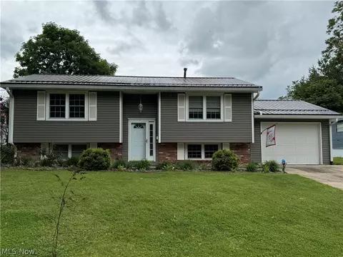 106 Oakview Dr, Marietta, OH 45750