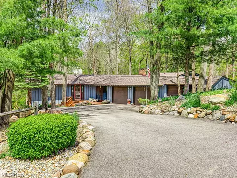 3227 Rustic Valley Dr, Medina, OH 44256
