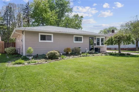 255 Buckeye Dr, Berea, OH 44017