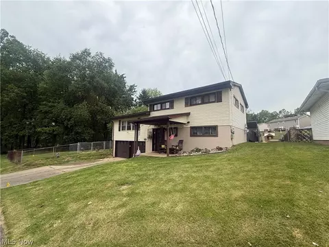 2417 Valley Rd, Parkersburg, WV 26101