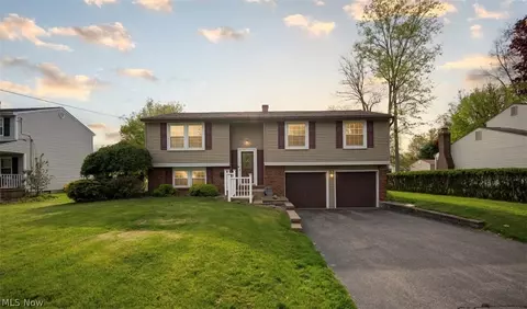 2220 Elm Trace St, Austintown, OH 44515