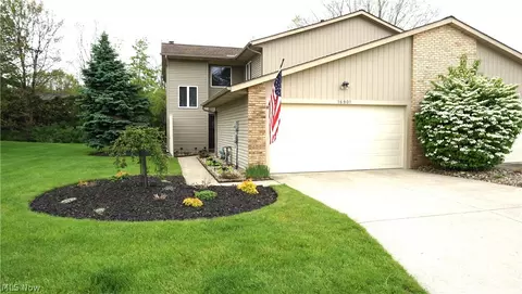 16801 Orchard Grove Dr, Middleburg Heights, OH 44130
