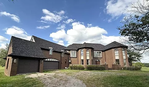 4020 Dillon Hills Dr, Nashport, OH 43830