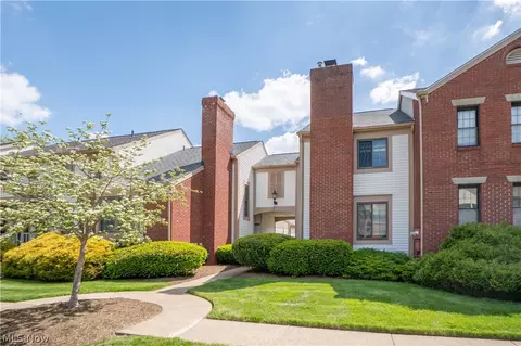 1836 Beechwood Ave NE, North Canton, OH 44720