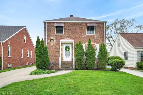 6115 Brownfield Dr, Parma, OH 44129