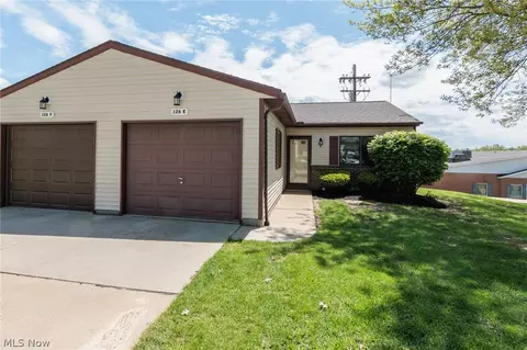 126 Royal Crest Dr #E, Seville, OH 44273