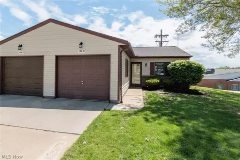 126 Royal Crest Dr #E, Seville, OH 44273