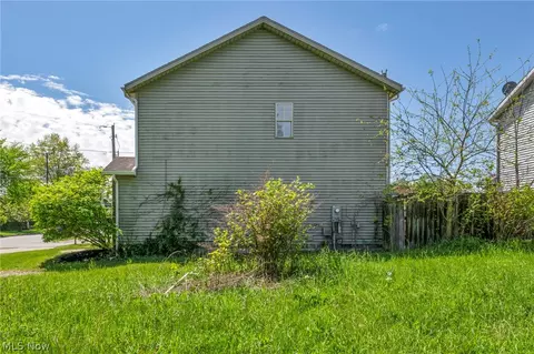 Exterior - 71 Chestnut St, Elyria, OH 44035 photo 6 of 7