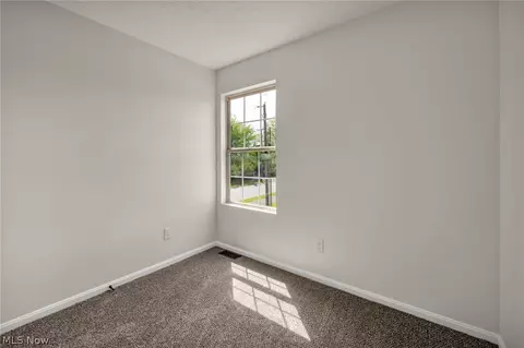 Bedroom - 71 Chestnut St, Elyria, OH 44035 photo 5 of 9