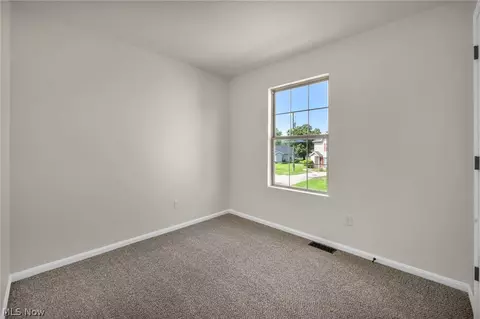 Bedroom - 71 Chestnut St, Elyria, OH 44035 photo 4 of 9