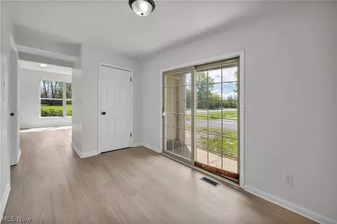 Entry Way - 71 Chestnut St, Elyria, OH 44035 photo 1 of 5