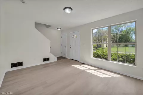 Living - 71 Chestnut St, Elyria, OH 44035 photo 2 of 5