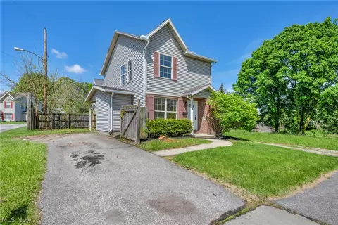 Exterior - 71 Chestnut St, Elyria, OH 44035 photo 3 of 7