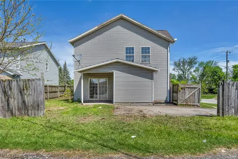 Exterior - 71 Chestnut St, Elyria, OH 44035 photo 4 of 7