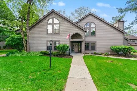1303 Red Tail Hawk Ct, Boardman, OH 44512