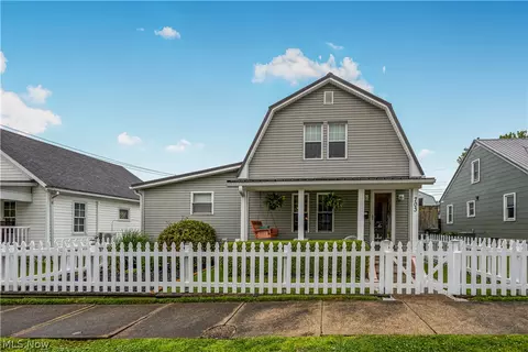 703 6th St, Saint Marys, WV 26170