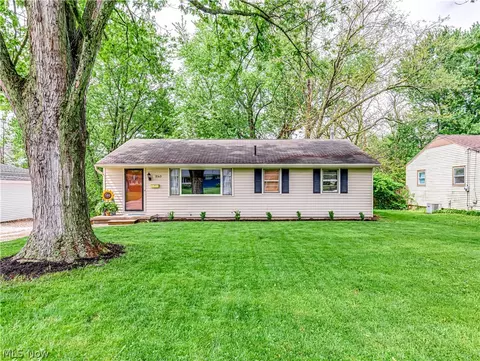 1140 Valley Dr NW, North Canton, OH 44720