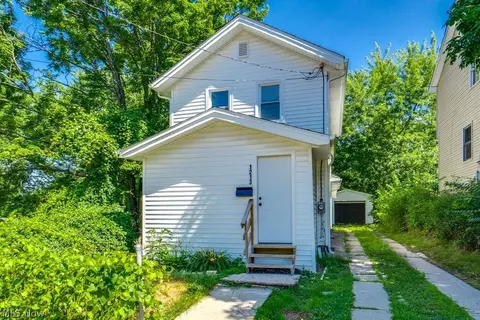 1213 Smithfarm Ave, Akron, OH 44305