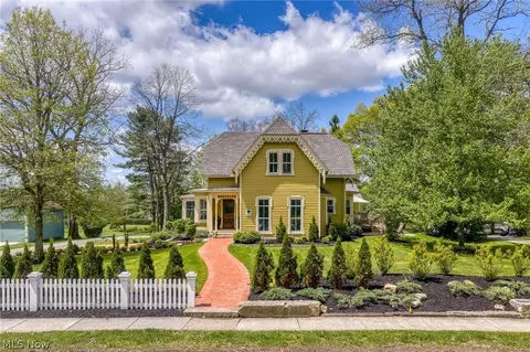 374 N Main St, Hudson, OH 44236