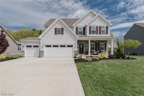 9049 Winfield Ln, North Ridgeville, OH 44039