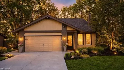 17101 Rabbit Run Dr, Strongsville, OH 44136