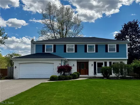 17051 Hunting Meadows Dr, Strongsville, OH 44136