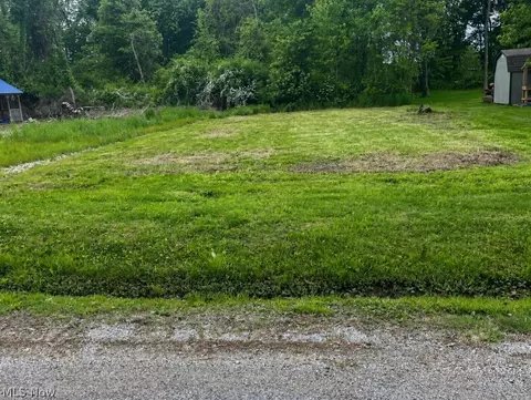 13515 Newark Dr NE, Millersport, OH 43046