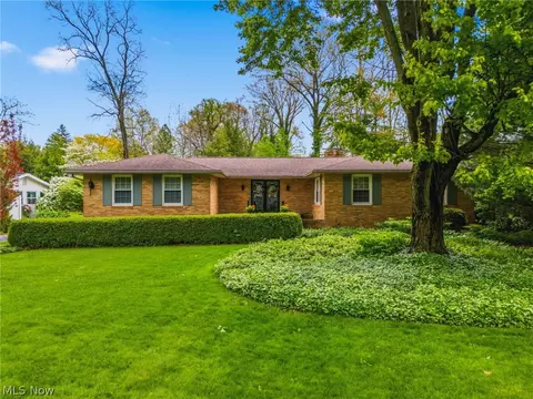 5080 Shamrock Ave NW, North Canton, OH 44720