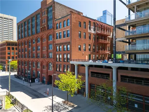 635 W Lakeside Ave, Cleveland, OH 44113