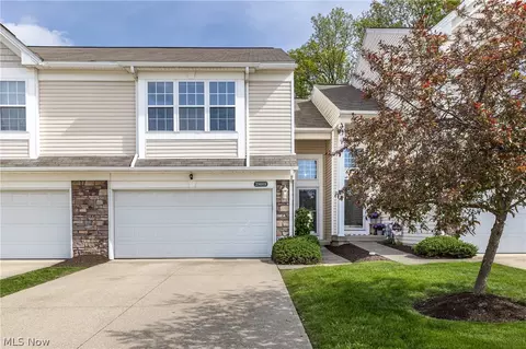 29089 Pembrooke Blvd, Olmsted Twp, OH 44138