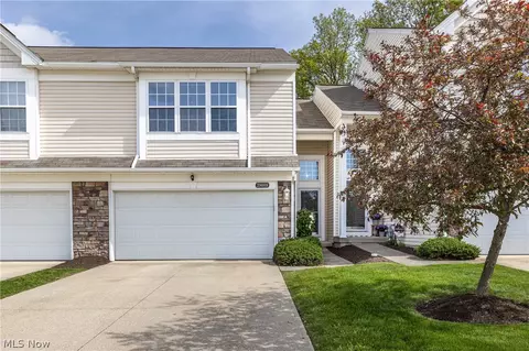 29089 Pembrooke Blvd, Olmsted Twp, OH 44138