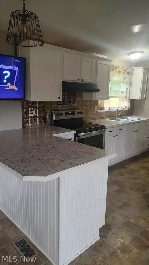 Kitchen - 12833 Techniglas Rd NE, Newark, OH 43055 photo 1 of 1