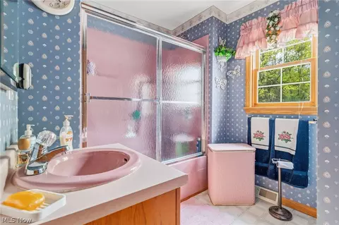 Bath - 4440 18th St NW, Canton, OH 44708 photo 4 of 4