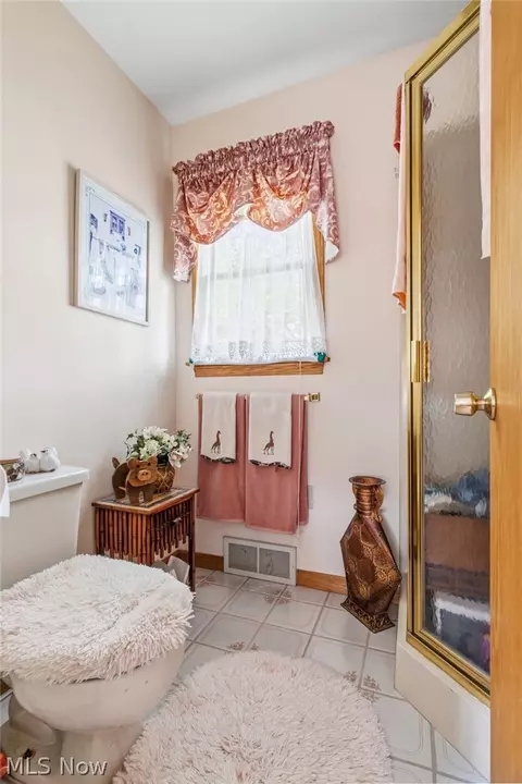 Bath - 4440 18th St NW, Canton, OH 44708 photo 3 of 4