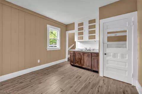 Entry Way - 1714 Long Ave, Lorain, OH 44052 photo 2 of 6