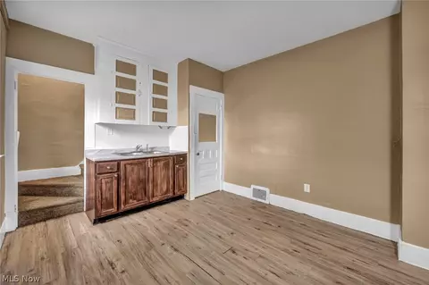 Entry Way - 1714 Long Ave, Lorain, OH 44052 photo 3 of 6