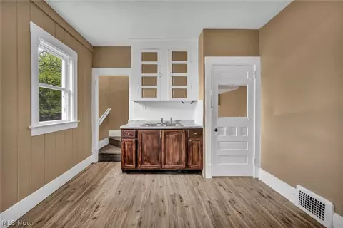 Entry Way - 1714 Long Ave, Lorain, OH 44052 photo 4 of 6