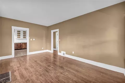 Living - 1714 Long Ave, Lorain, OH 44052 photo 2 of 5