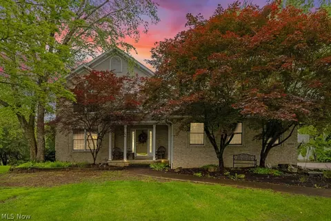 6962 Mapleridge Cir NW, Canton, OH 44718