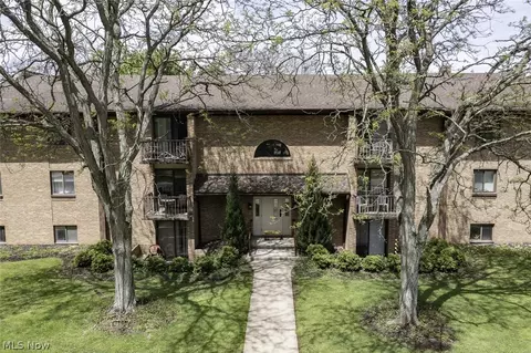 600 Tollis Pkwy #209, Broadview Heights, OH 44147